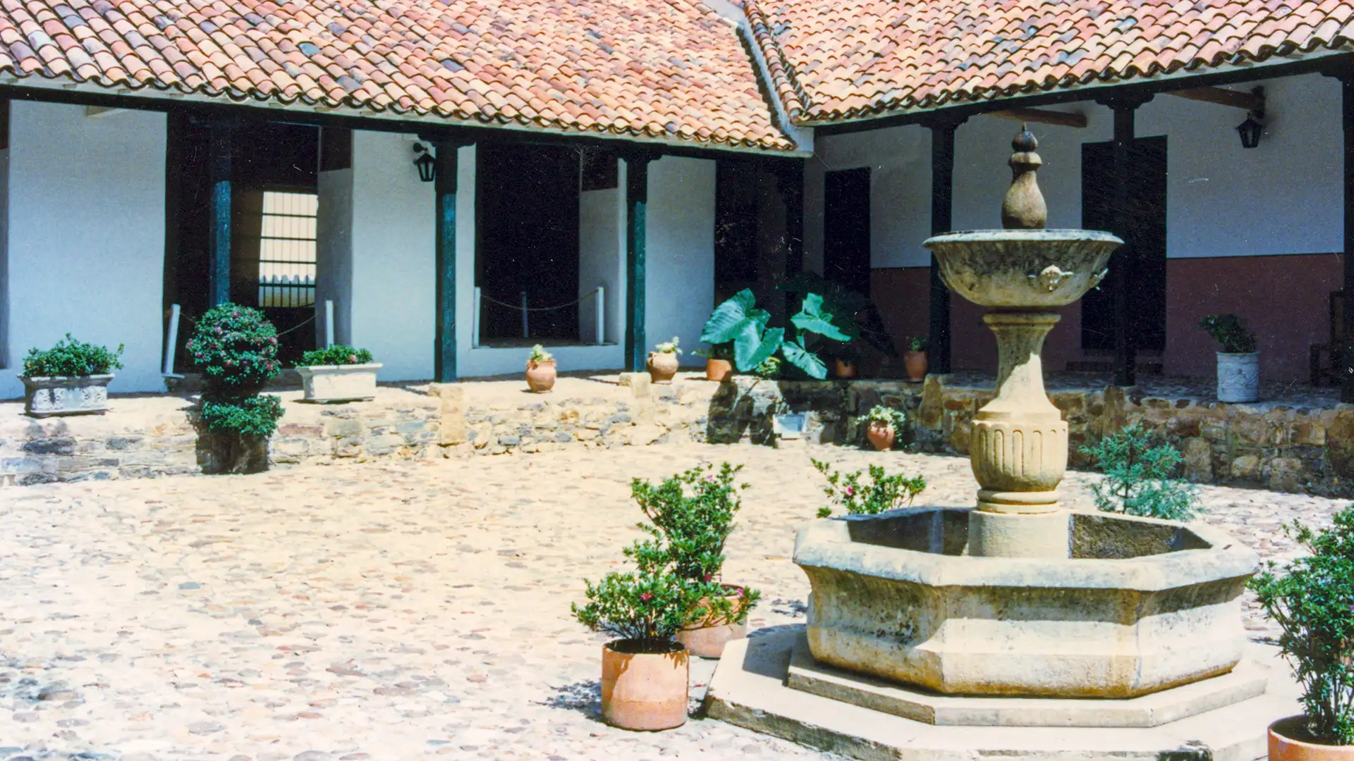Sede en Villa de Leyva en la Fábrica de Licores 2